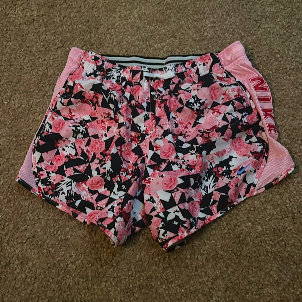 Girls XL nike pink floral shorts